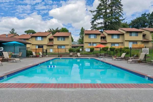 $1,650 / 2hab - 939ft2 - ¡Hermoso departamento de 939 pies cuadrados, 2 habitaciones y 1 baño con una vista espectacular! (Salem)63660412759681121