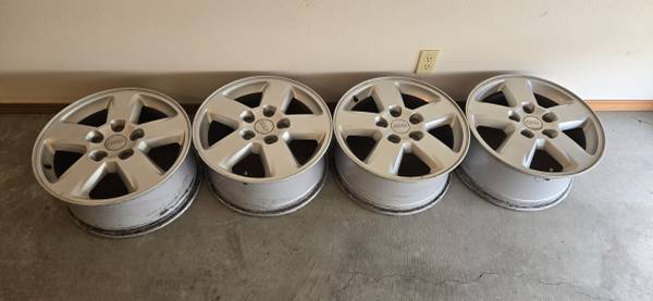 9x17x5.5 Aluminum Wheels Like New 1