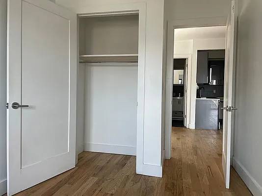 $1,100 / 1br - QUEEN SIZED ROOMS, BALCONY OPTION, LAUNDRY, ROOF ACCESS TOP FLOOR ROOM (Flatbush)63912045322882122