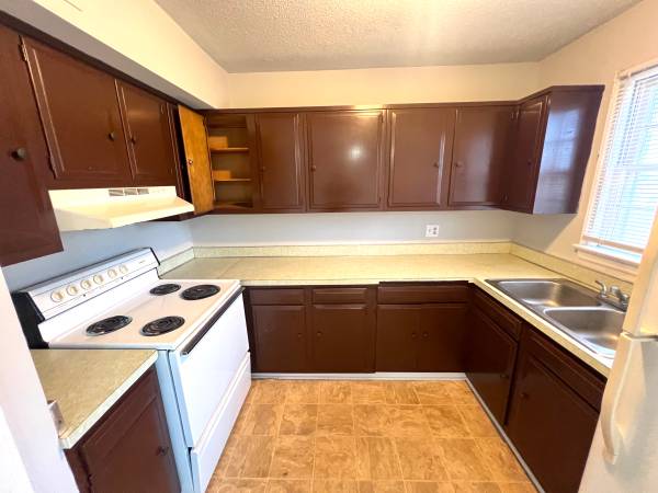 $775 / 2br - 2 Bedroom 1 Bath Downstairs at Park Apt #11 (505 Park Street)63897186373251121