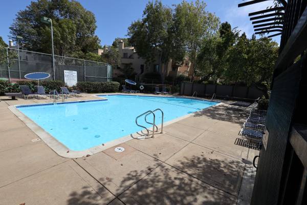 $3,500 / 2br - 1200ft2 - La Jolla/UTC 2 bed 2,5 Bath Townhouse with garage close to UCSD, (La Jolla/UTC)64037218195969121