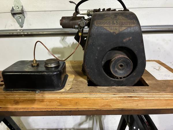 Antique Briggs & Stratton engine 1