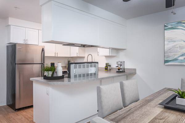 $1,575 / 2br - 985ft2 - No more searching for a place to park - assigned parking here! (Gresham - 12-Minute Drive to Blue Lake Regional Park)63777363026305123