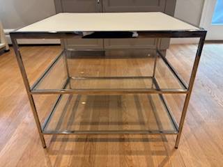 Mesa auxiliar cuadrada con 2 estantes abiertos - $300 (Winchester)63471382010499121