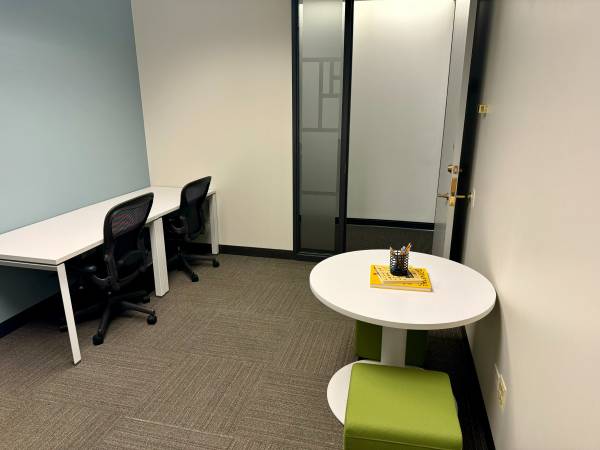 $1,199 Team Room for 4 AVAILABLE on Michigan Ave! (Chicago)63960147775362122