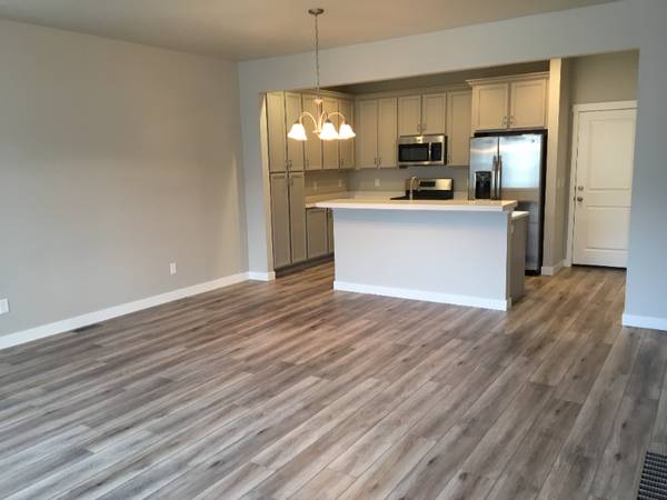 $2250.00 / 4br - 2178ft2 - Gorgeous 4 Bed 3.5 Bath Townhome in Draper with Amazing Basement64037556541570121