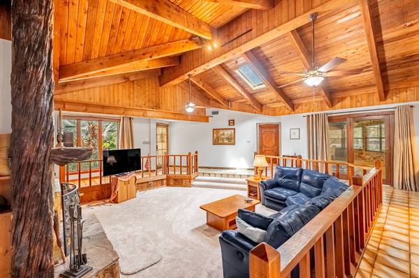 $675,000 / 3br - 6479ft2 - Let's Make a Deal/ Motivated Seller.🏡Unique White City Estate (White City)63867048842241124