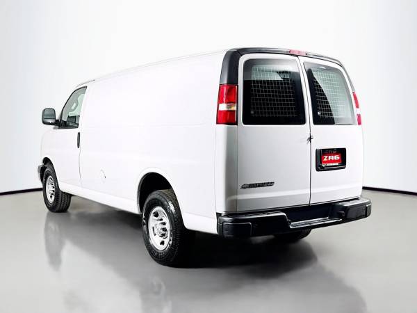 2019 Chevrolet Express - Photo 3