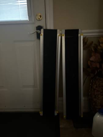Telescopic ramps to put wheelchair into car 1