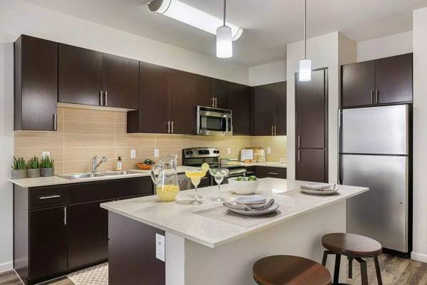 $1,955 / 2br - 1020ft2 - Enjoy the convenience of an in-home washer and dryer! Large space! (Phoenix)64024825279106123