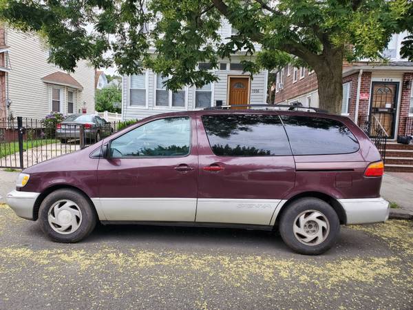 2000 Toyota sienna - $4,000 (Brooklyn)63654708732929120