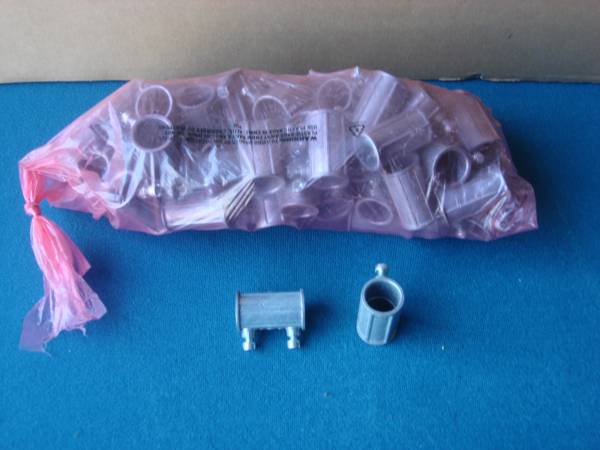 50 NEW 1/2 " SET SCREW CONDUIT COPLINGS 1