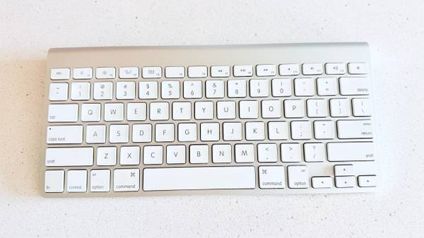 Mac mini M1 8GB/256GB &magic keyboard 美品 Apple Mac Mini (256GB SSD, M1 8-Core, 8 GB RAM) - Silver