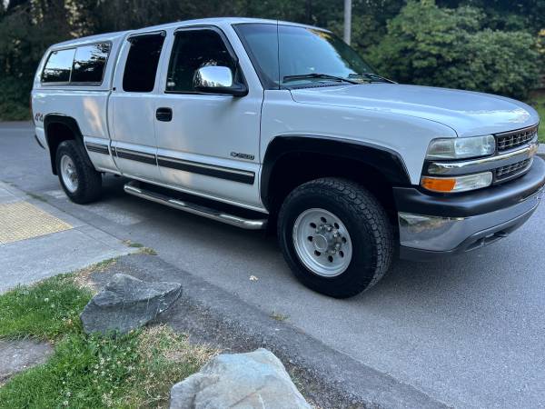 2000 Chevy Silverado 2500HD Extended cab 4X4 low miles - $10,900 (Puyallup)63654705291139124