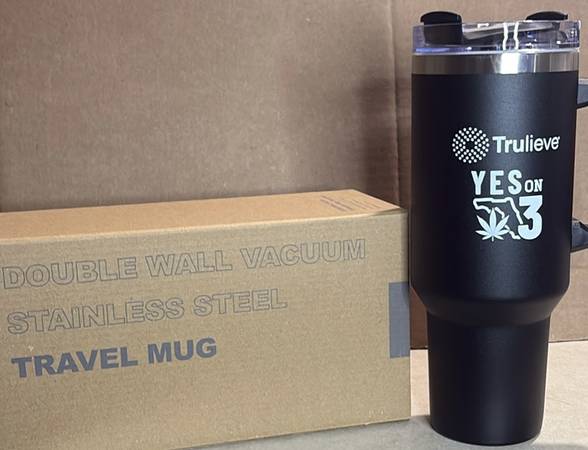 46oz Stainless Steel insulated travel mug with straw. NEW 1