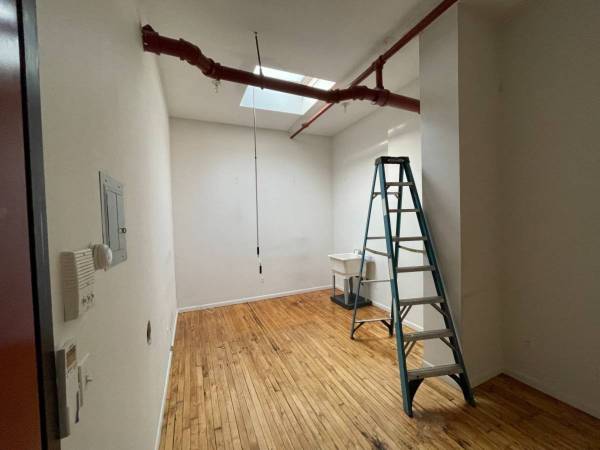 BEAUTIFUL SKYLIGHT SPACE IN PRIME LOCATION IN BUSHWICK NEXT TO THE L TRAIN. 1