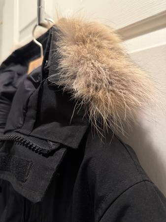 Ropa de abrigo Canada Goose con parka - $600 (Westwood Los Ángeles CA)63471427273473122