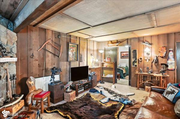 $285,000 / 2br - 1910ft2 - FLIPPING OPPORTUNITY! (2059 Stonegate Circle) (Anchorage)63991792754435122