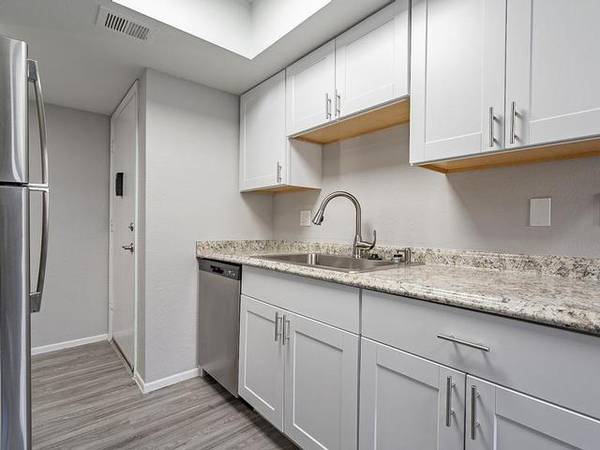 $1,425 / 1br - 558ft2 - Encimeras Mejoradas, Estacionamiento Cubierto, Amplios Patios/Balcones (Downtown Tempe)64024996987267123