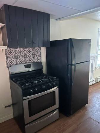 2-bdrm apt. $1585 1