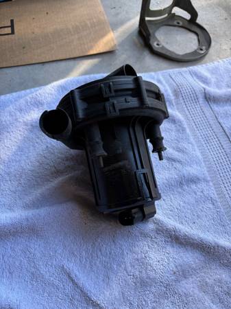 BMW E38/E39 540i/740i/740iL Air Pump 1