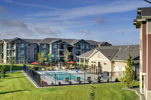 $1,551 / 3br - 3 BD, Outdoor Swimming Pool, Game Room (5501 W Hildebrand Blvd, Kennewick, WA)63657226425475124