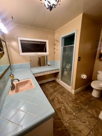Habitación en alquiler por $750 con baño privado63623167850499123