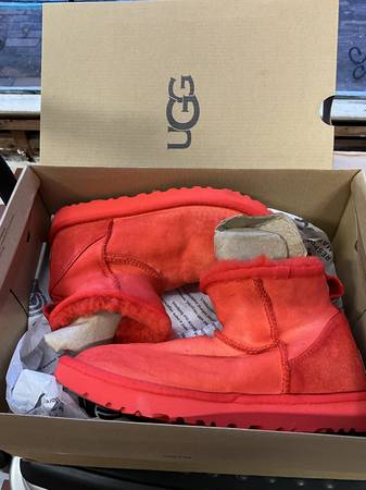 UGG RED BOOTIES SIZE 5 1
