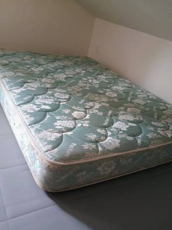 Free Queen Size Mattress -- Clean, Non-smoking, No Pets 1