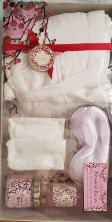 Nicole Miller Relaxing Lounge Set Bath Rob Salt Bubble Socks Eye Mask 1