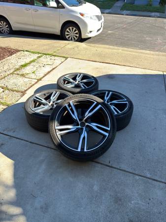 Volvo 22" 9J22 ET38.5 OEM Wheelset with Michelin Pilot Sport Tires 1