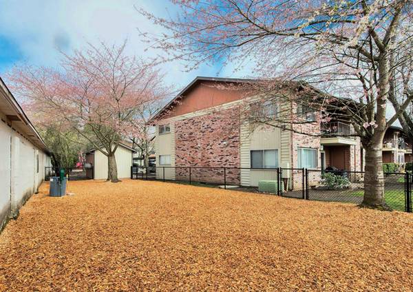 $1,650 / 2br - Armarios para Ropa de Cama, Piscina al Aire Libre, Explora las 10 acres del Parque Kane Road (Gresham)63842023602819122