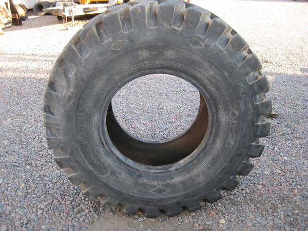 Tire 20.5-25 1
