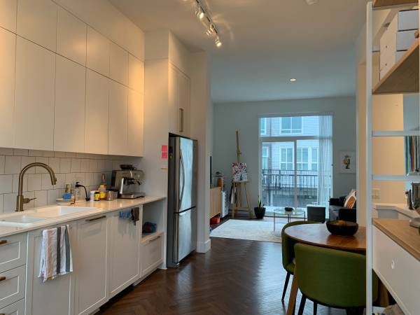 Sunny & Bright T-Home at Prime Location 2