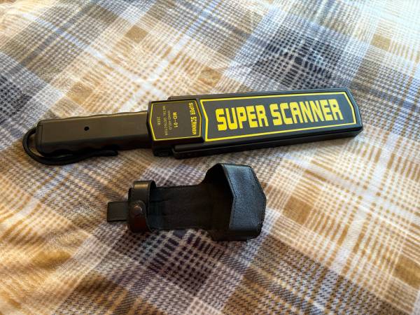 Super Scanner Hand Held Metal Detector w/ Holster (MD-01) 1