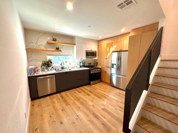 $1,700 / 2br - 1146ft2 - One roommate wanted in Hollywood: 6201 La Mirada Ave, #7 (Hollywood)63701053954179122