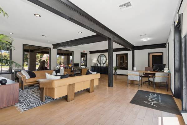 $2,860 / 2br - 940ft2 - On-Site Maintenance with 24 hour On-Call, High Ceilings, Air/Heating (645 Hampshire Rd, Westlake Village, CA)63800304568449121