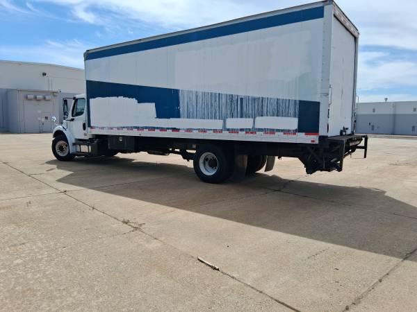 2014 Freightliner M2 26ft - Photo 6