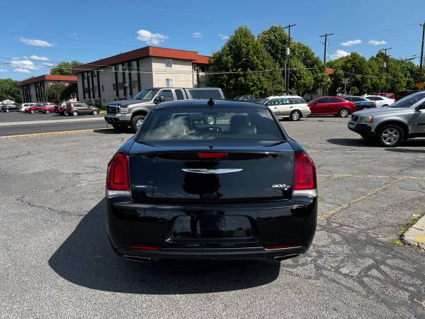 2018 Chrysler 300 S Awd muy limpio - $7,999 (Spokane)63613040198403123