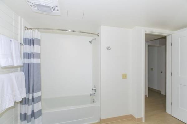 $1,669 / 1br - 358ft2 - Love This Location with your 1x1 Bedroom Minutes from Convenience. (417 Kānekapōlei St, Honolulu, HI)63939535633282121