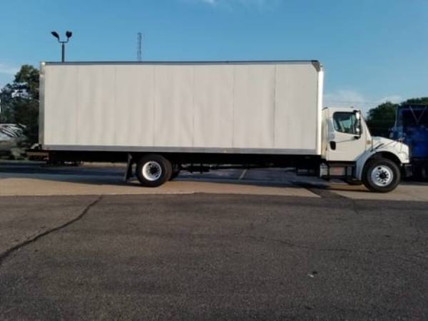 2020 Freightliner M2 106 28' - Photo 3