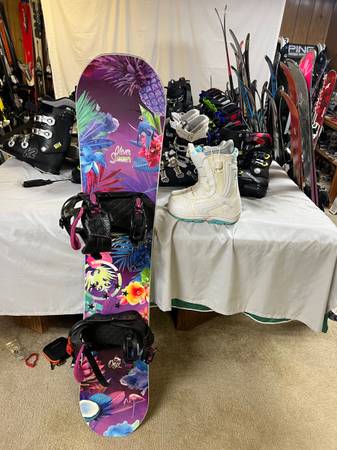 Never Summer Snowboard package with boots and bindings 1