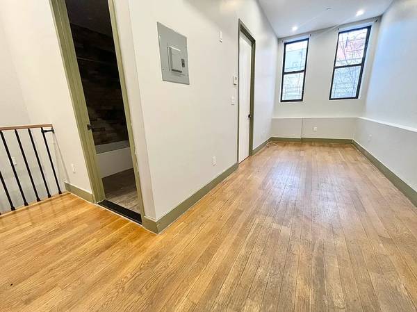 $3,700 / 3br - Amplio y luminoso de 3 habitaciones en Weeksville – 1629 St Johns Pl #4B – $3,700 (Brooklyn)63827268844161121