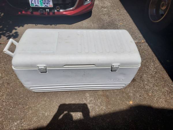120 quart Igloo cooler 1