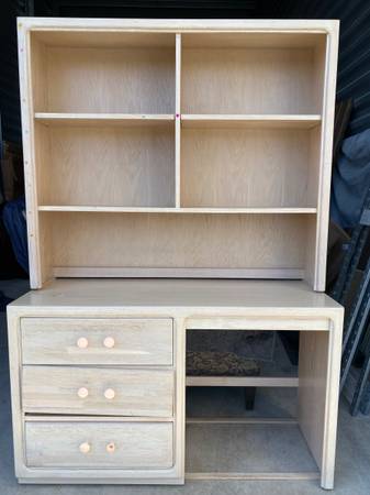 Desk/bookshelves 1
