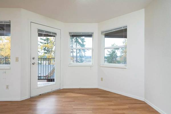 $1,750 / 2br - 1000ft2 - Your sanctuary awaits: 2 BR, 2 BA, and much more! (Clackamas)63831607829635124