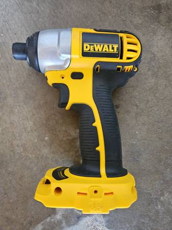 DeWalt 18 v impact driver 1