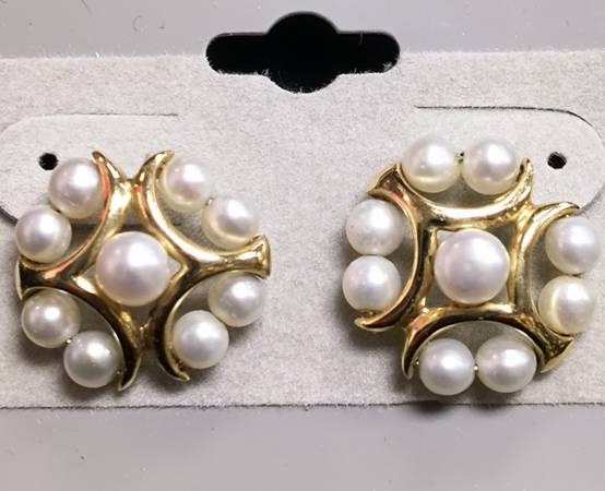 PEARL & 14K YELLOW GOLD STUD EARRINGS 1