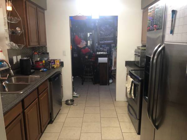 $900 / 4br - 1420ft2 - Pvt Enterance Bedroom , shared bath 4lady tenet (Fort Lauderdale)63906441196803123