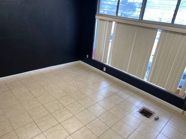 $800 / 300ft2 - Private Salon Space for Rent in Fletcher Hills $800/month (Fletcher Hills)64037389722882120